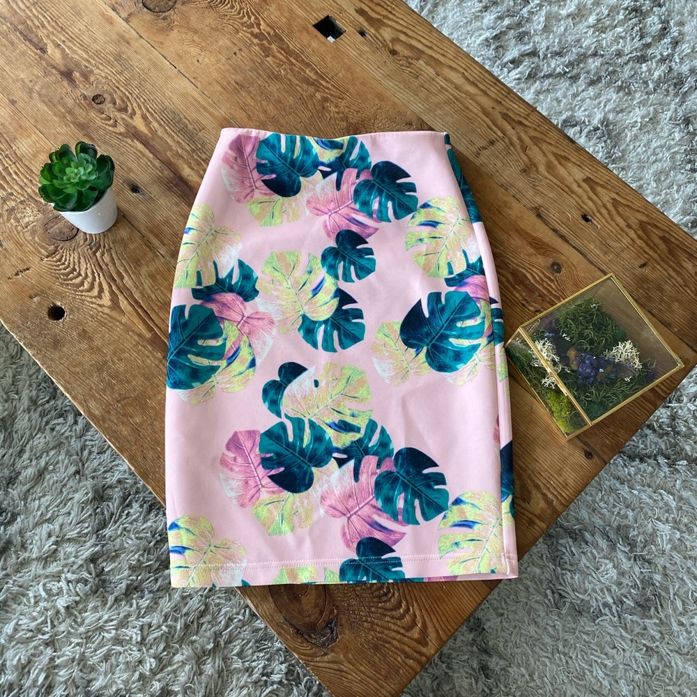 Pink pencil skirt